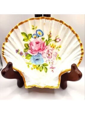 SCALLOPED FAN SHELL 